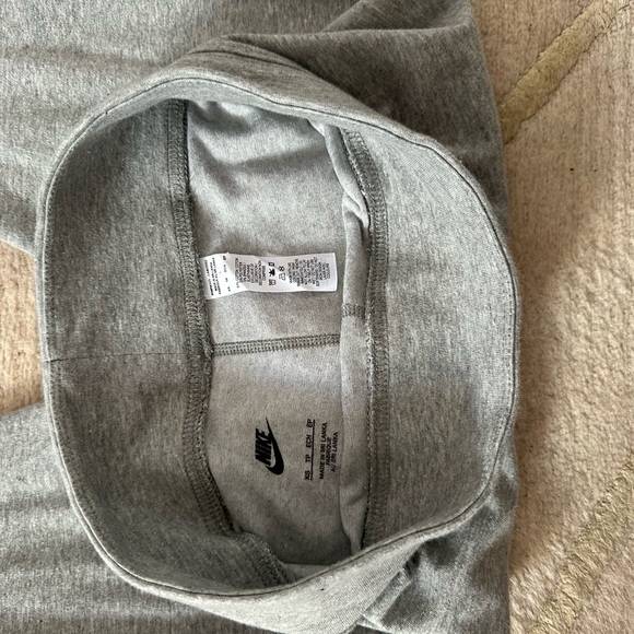 Nike Woman’s Leggings - Picture 3 of 3